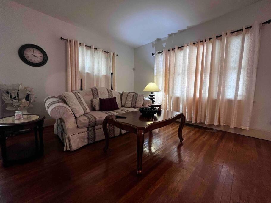 Comfortable 2-Bdrm Spacious Home With Wifi & Patio Индианаполис Экстерьер фото